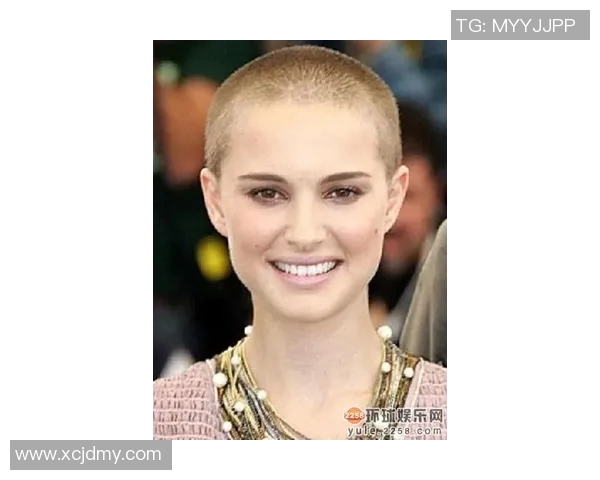 光头足球明星的独特魅力与女性形象的完美结合探讨